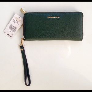NEW WITH TAG MICHEAL KORS MERCER WALLET